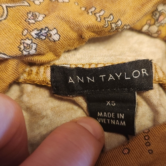 Ann Taylor Mustard Yellow Floral Turtleneck Top Blouse Size XS - Picture 8 of 12